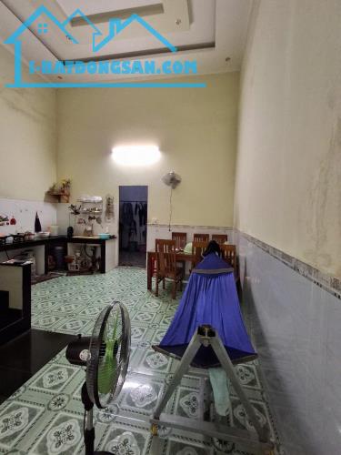 Bán nhà TP. Biên Hoà,1 trệt 1 lửng, 125m2, sân oto, đường nhựa 5m, gần chợ chỉ 2,1 tỷ - 2