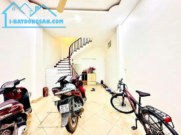 Bán nhà ngõ 358 Bùi Xương Trạch - Thanh Xuân. 30M x 5 Tầng. Lô góc, Oto đỗ cửa. Giá 5.8 TỶ - 5