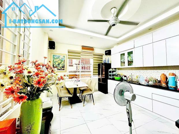Bán nhà ngõ 358 Bùi Xương Trạch - Thanh Xuân. 30M x 5 Tầng. Lô góc, Oto đỗ cửa. Giá 5.8 TỶ - 3