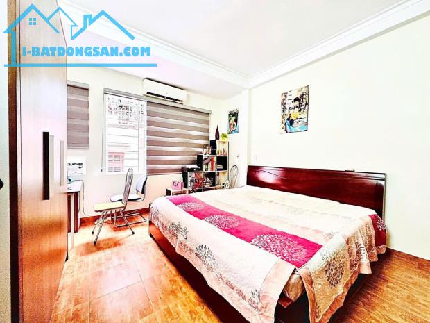 Bán nhà ngõ 358 Bùi Xương Trạch - Thanh Xuân. 30M x 5 Tầng. Lô góc, Oto đỗ cửa. Giá 5.8 TỶ