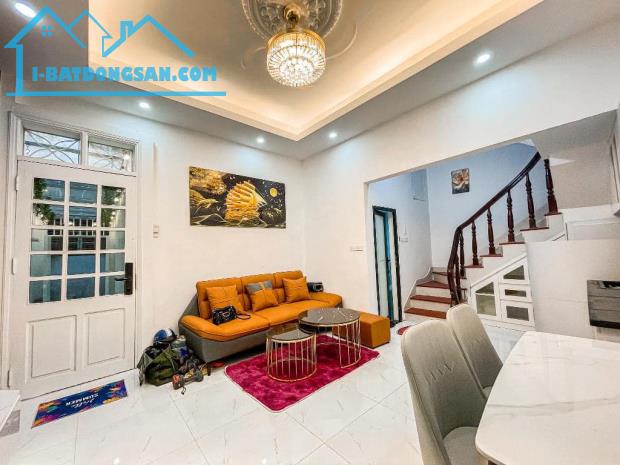 Nhà Cầu Giấy - 40m2 - 7 tỷ - 5 tầng - 1