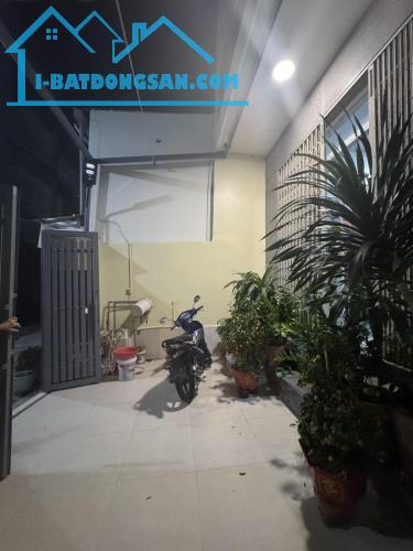 CHỦ GẤP BÁN GIẢM CHÀO 300 TRIỆU, GIÁ MỚI 6,5 TỶ, HẺM Ô TÔ HỒ HỌC LÃM, 100M2 - 2