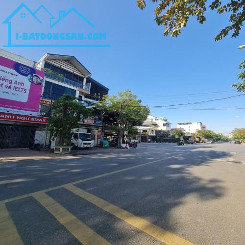 Siêu Gấp Gáp. Biệt thự sân vườn 2 tầng 200m2m đường 18m trung tâm Gia Lâm chỉ 2x nhỏ. Lh - 3