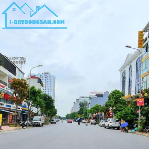 Siêu Gấp Gáp. Biệt thự sân vườn 2 tầng 200m2m đường 18m trung tâm Gia Lâm chỉ 2x nhỏ. Lh
