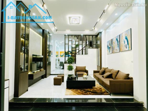 Hàng hiếm Giá Mềm phố Cầu Giấy 40m2/4m Mặt Tiền Chỉ nhỉnh 7Tỷ
