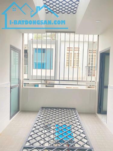 MÌNH CẦN PASS PHÒNG CÓ GÁC GẦN ĐH VLU CS3, ĐH IUH - 3