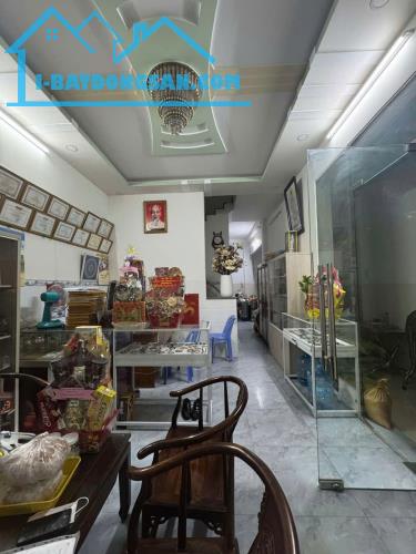 Nhà Bình Tân, khu vip Tên Lửa, Nhà 3 tầng 110m2,Ngang 6m,ô tô, giá rẻ,