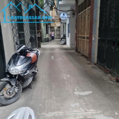 Bán nhà Kim Hoa mặt ngõ rộng thông kinh doanh  gần phố nhà dân xây  2 thoáng 26m giá 6. 5