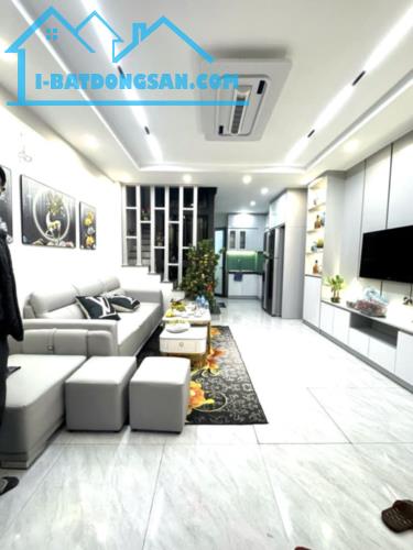 Bán Nhà Lô Góc Giải Phóng – 6 Tầng, Thang Máy, Ô Tô Đỗ Cửa – 7.86 Tỷ