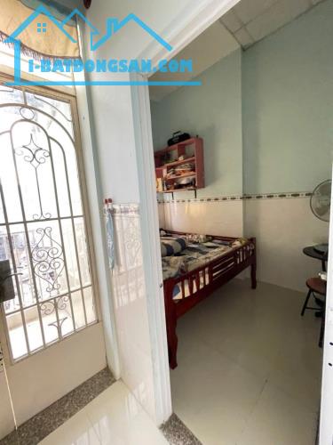 Bán nhà 2 tầng, hẻm xe hơi, 2 mặt tiền thông thoáng, 60m2 , 4.x tỉ