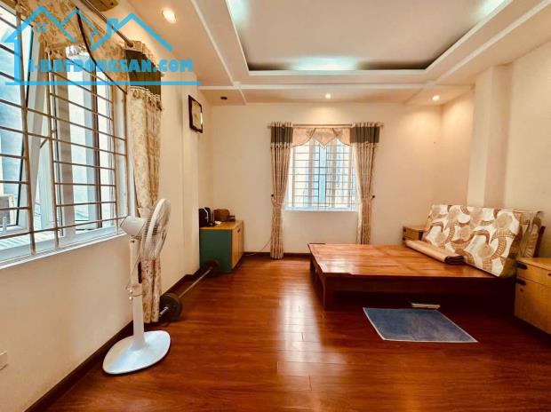 Bán nhà riêng Đê La Thành Đống Đa 22m 4 tầng mặt ngõ thông kinh doanh chỉ 4.x tỷ lh - 4