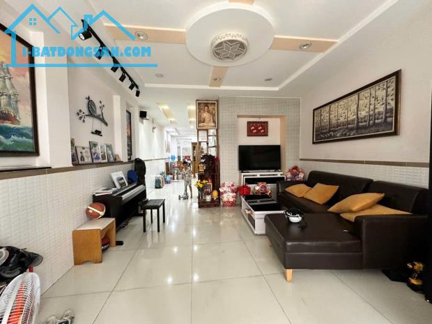 Nhà bán hẻm ô tô Cách Mạng Tháng Tám DT 104m2 gần chợ Hòa Hưng khu sầm uất, chỉ 16.3 tỷ - 3