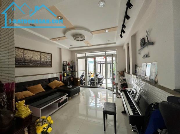 Nhà bán hẻm ô tô Cách Mạng Tháng Tám DT 104m2 gần chợ Hòa Hưng khu sầm uất, chỉ 16.3 tỷ - 4