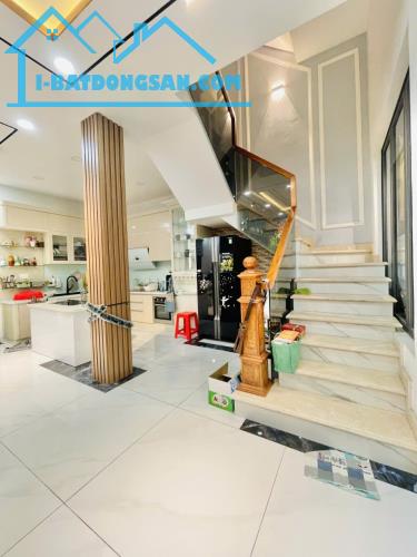 Biệt thự đẳng cấp 5 sao gần chợ Bình Thành khu phân lô cực đẹp có gara ô tô 108m2,4Tầng