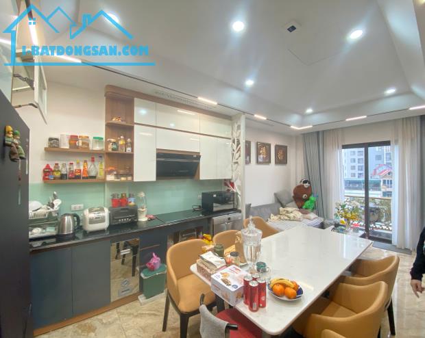 VUA MẶT PHỐ - Bán Mặt phố HOÀNG CẦU giá 27 tỷ, 53.6m2 x 5 tầng, 2 MẶT THOÁNG.
