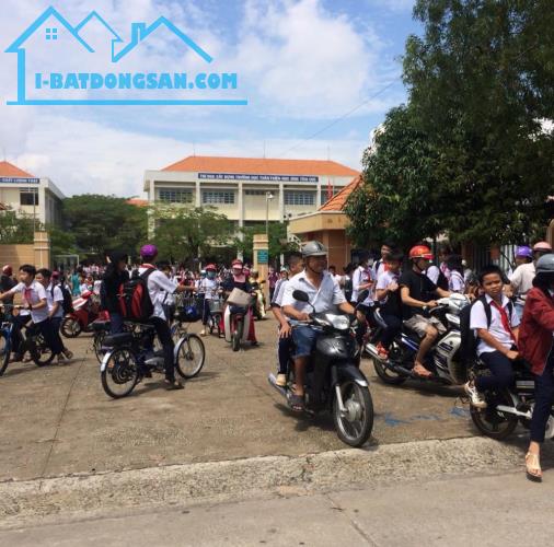 BÁN GẤP 10x45=450M2 ĐẤT THỊ XÃ SỔ RIÊNG, ĐƯỜNG THÔNG SÁT CHỢ DÂN ĐÔNG. GIÁ 210TR - 3