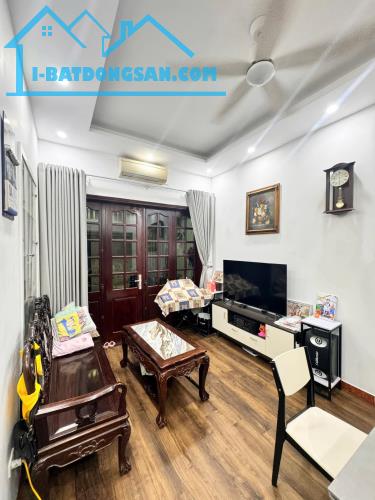 Bán nhà ngõ 34 Dịch Vọng Hậu, Cầu Giấy, 40m2, 5 tầng, mặt ngõ thông, tặng nội thất, 9 tỷ - 5