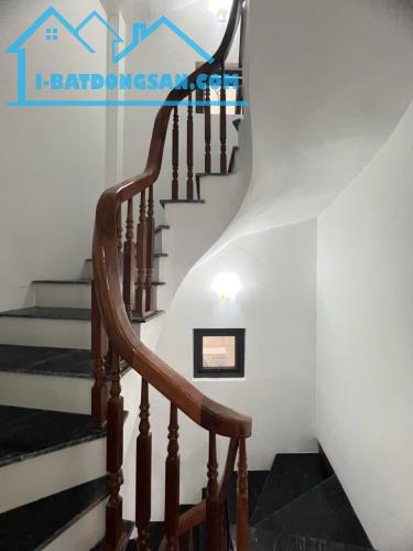 NHÀ ĐẸP PHÂN LÔ - Ô TÔ  ĐỖ CỔNG - NHIỀU TIỆN ÍCH - GIA CHỦ XINH ĐẸP THÀNH ĐẠT - 2