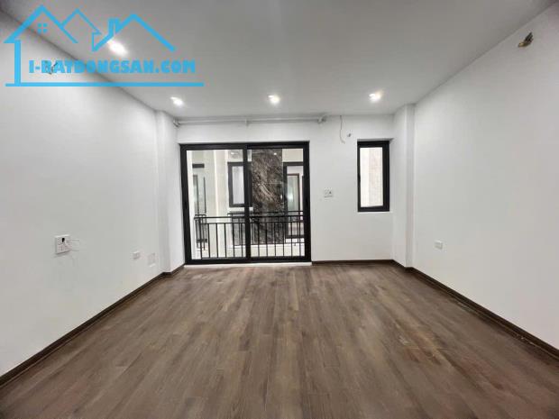 NHÀ ĐẸP PHÂN LÔ - Ô TÔ  ĐỖ CỔNG - NHIỀU TIỆN ÍCH - GIA CHỦ XINH ĐẸP THÀNH ĐẠT - 3