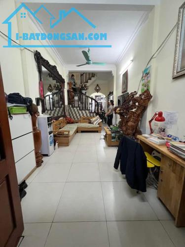 NHÀ PHÂN LÔ OTO CÁCH NHÀ 20M - 2 MẶT NGÁCH - THÔNG THOÁNG - KHUNG CỘT CHẮC CHẮN - LÊN