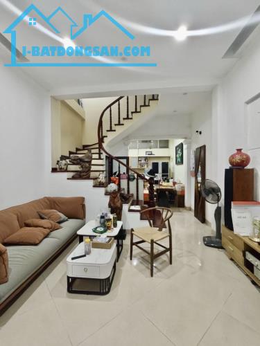 BÁN NHÀ HOÀNG QUỐC VIỆT, CẦU GIẤY - FULL NỘI THẤT, Ô TÔ ĐỖ CỔNG - 38m2 x 5T, 7.4 tỷ - 2