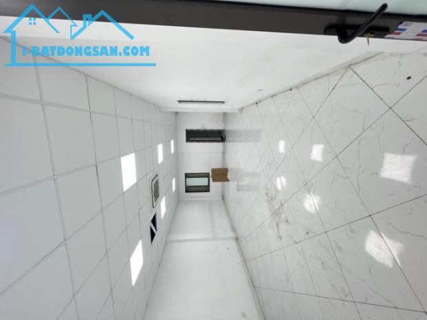 Bán gấp tòa vp mặt phố Mỹ Đình 35 tỷ * 60m2 * 8T lh 0945336319 zalo - 2