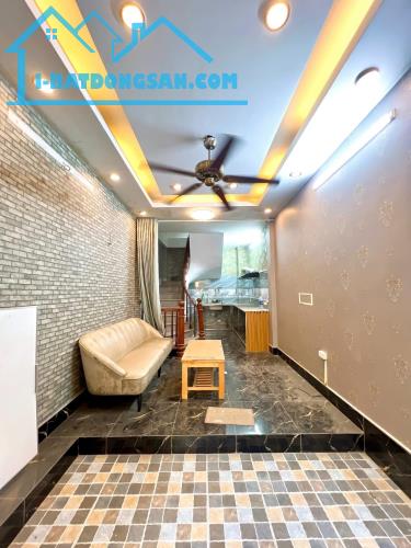 NHÀ THANH NHÀN  TRUNG TÂM HAI BÀ TRƯNG - NGÕ THÔNG KINH DOANH - GẦN PHỐ - 5 TẦNG CHẮC CHẮN