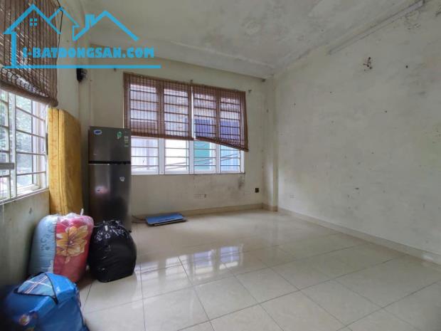 Giải Phóng nhà lô góc ngõ thông KD ô tô nhỏ dừng đỗ 32m 3 tầng giá 6.6 tỷ