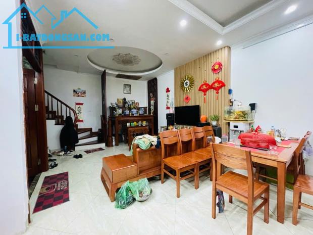 Bán nhà phố Tây Sơn_Nhà Dân Xây_Full Nội Thất_42mx4T_Giá: 7.3 Tỷ_Lh: 0396935190. - 2