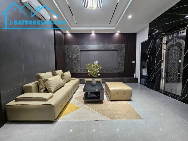 BÁN GẤP Nhà Phố Ngọc Lâm, Long Biên 35m2 7T Thang Máy, Ô Tô Đỗ Cổng Nhỉnh 8 Tỷ - 1