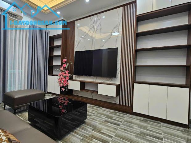 BÁN CĂN NHÀ  diện tích 40m2 xây 5 tầng - giá chỉ 6.x tỷ