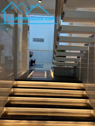 Đẹp lung linh! Nhà 5 tầng DT 4x20, HXH thông 6m ngay Lê Đức Thọ, full nội thất, thang máy - 2