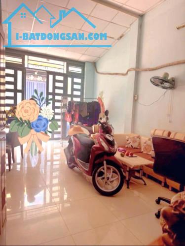 ẤP GẤP NHÀ 2 TẦNG - HẼM XE TẢI - SÁT MẶT TIỀN BÌNH TÂN - DT LỚN - KHÔNG QUY HOẠCH KHÔNG LỘ - 2