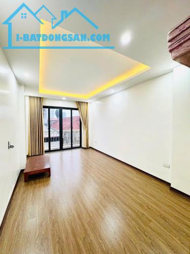 QUẬN HOÀNG MAI-  GẦN PHỐ-  Ô TÔ ĐỖ CỬA-  TẶNG FULL NỘI THẤT-  43m2 GIÁ NHỈNH  9 TỶ ĐỒNG - 2