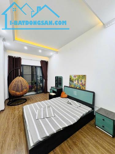 QUẬN HOÀNG MAI-  GẦN PHỐ-  Ô TÔ ĐỖ CỬA-  TẶNG FULL NỘI THẤT-  43m2 GIÁ NHỈNH  9 TỶ ĐỒNG - 3