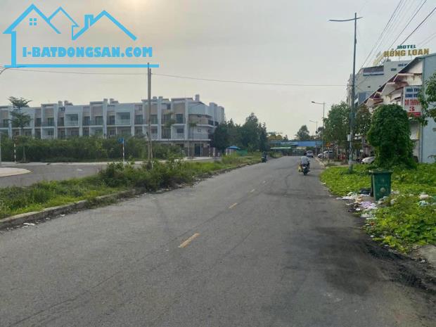Bán nền ngang trường đại học fpt, nền diện tích 110m2 ODT