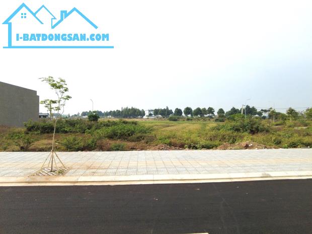 Cần bán nhanh lô đất mặt tiền đường 26m xã Hòa Long, TP Bà Rịa