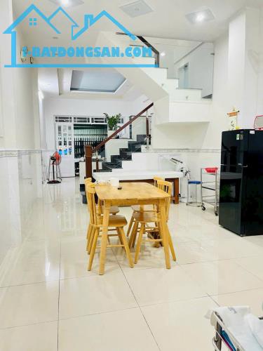 Nhà 1T1L đẹp - Hẻm xe tải - 82m2 - chỉ 6.x tỷ - PLB - 5