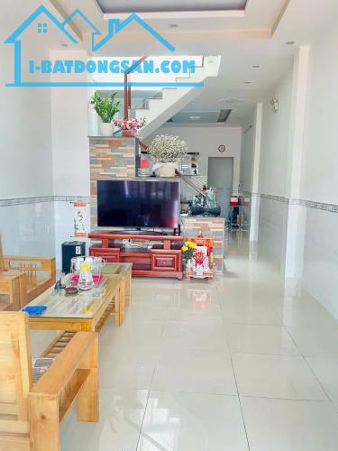 Nhà 1T1L đẹp - Hẻm xe tải - 82m2 - chỉ 6.x tỷ - PLB - 1