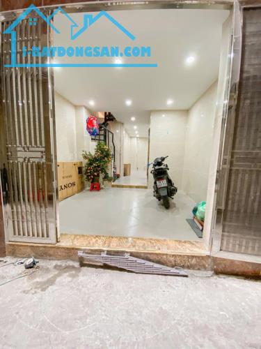 QUẬN HOÀNG MAI-  XÂY MỚI 6 TẦNG THANG MÁY- 2 THOÁNG- GẦN PHỐ OTO- 40M2 GIÁ NHỈNH 9 TỶ - 5