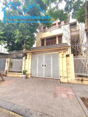 BIỆT THỰ KĐT VĂN PHÚ💥 HÀ ĐÔNG💥 200M2 x 3.5T💥 MT 11M💥 31.8 TỶ💥 VỈA HÈ💥 TRƯỚC NHÀ ÔTÔ - 3