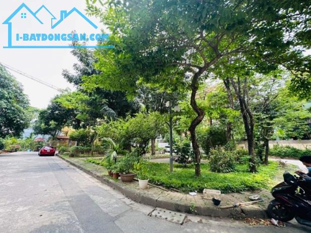 Bán Đất Mặt Phố Hồ Tây - Lạc Long Quân - View Cực Đẹp. DT 122M2. MT 8,8M