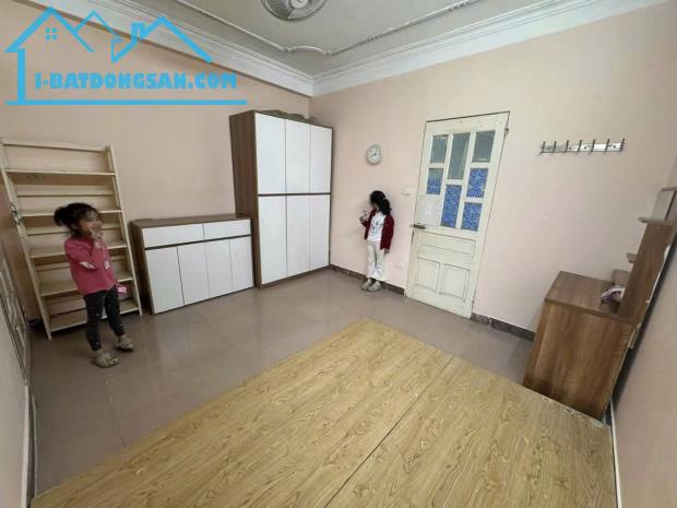Cho thuê nhà nguyên căn Thanh Xuân, 4.5 tầng, 35m2, 6 ngủ, chỉ 12 Triệu/th - 1