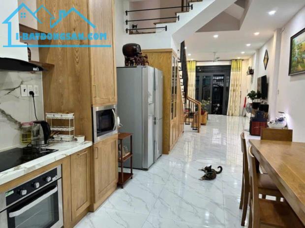 Bán nhà HXH Âu Dương Lân P3 Quận 8 60m2 4x15 3PN mới ở ngay gần MT