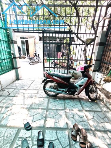 Bán nhà C4, hẻm xe hơi 6m,Lê Văn Việt, 64m2 - Giá cực tốt - 2