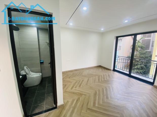 Bán gấp nhà phố Trạm Ô Tô, Lô Góc DT42m2 mt4.4 Nhà 6 tầng thang máy đầy đủ CN giá 9.15 tỷ