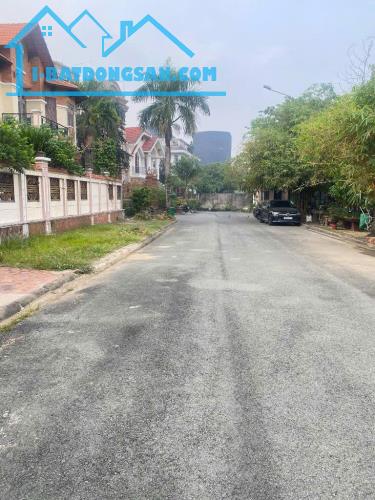BIỆT THỰ HẠNG SANG KHU BÌNH AN, Q2 - 3 MẶT TIỀN ĐƯỜNG 16M - DIỆN TÍCH LỚN, VUÔNG VỨC