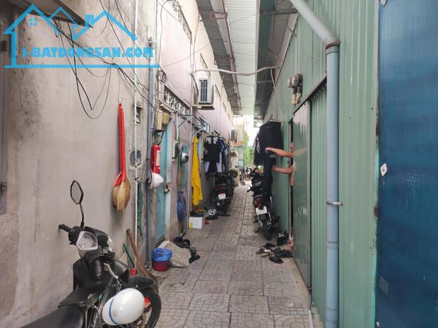 HẺM XE HƠI THÔNG SÁT PHẠM VĂN ĐỒNG KHU GIGAMAL, DÒNG TIỀN 35tr/th, 9X23; 14,5 TỶ.