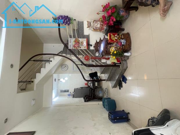 Bán nhà Hoàng Hoa Thám, Ba Đình. 20m ra phố, DT 47m2, 3 tầng Giá: 9 tỷ - 1