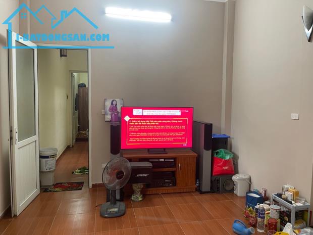 Bán nhà Hoàng Hoa Thám, Ba Đình. 20m ra phố, DT 47m2, 3 tầng Giá: 9 tỷ - 3